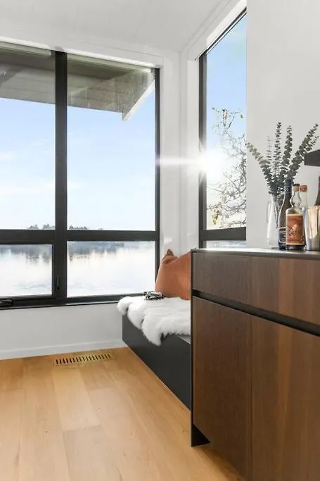 Oakmere House On Portage Inlet 빅토리아 0*,  캐나다