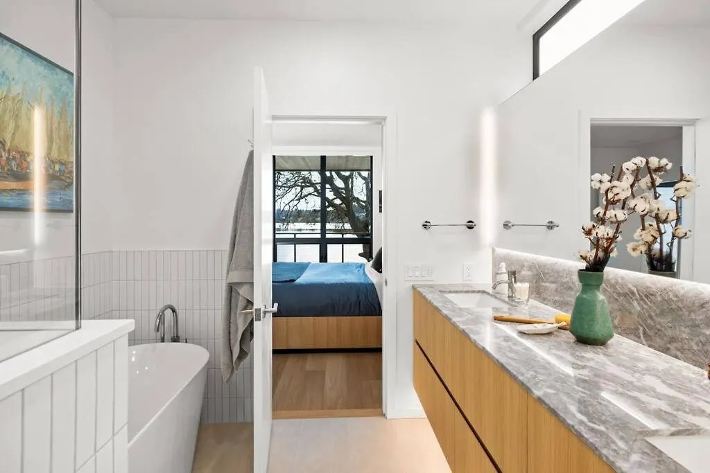 Oakmere House On Portage Inlet 빅토리아 펜션