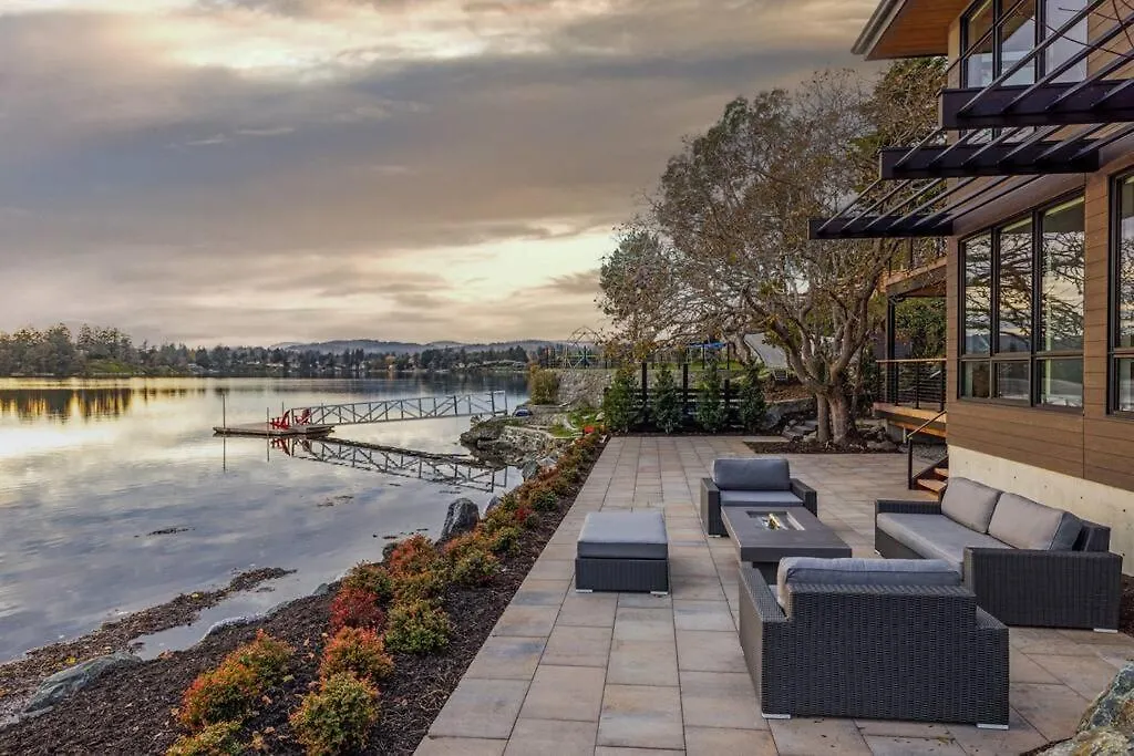 Oakmere House On Portage Inlet 빅토리아 0*,  캐나다